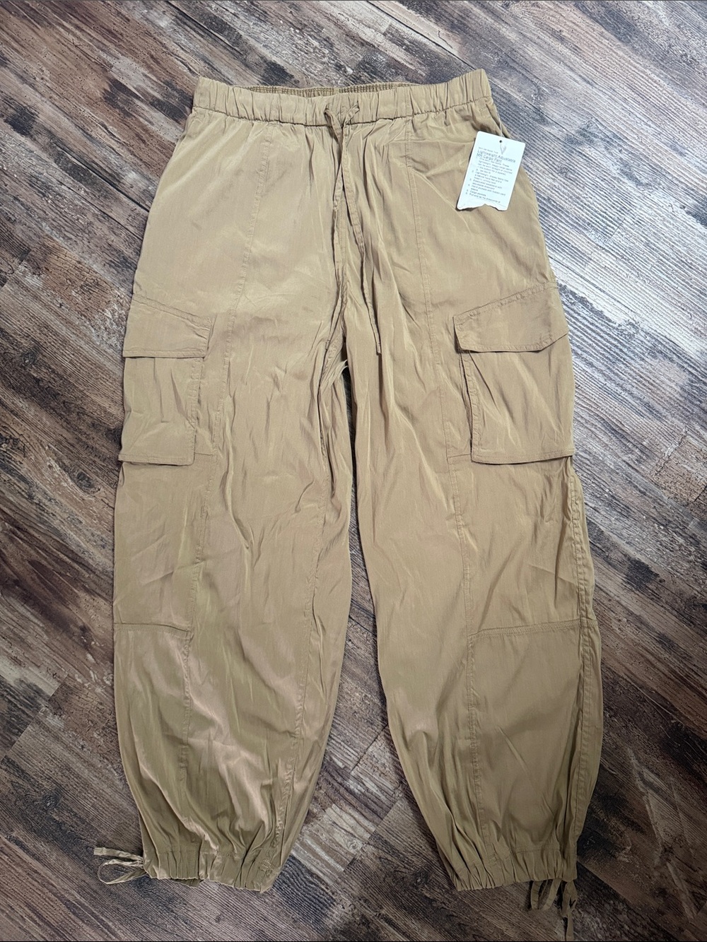 Lululemon Lightweight Adjustable Mid-Rise Cargo Pant